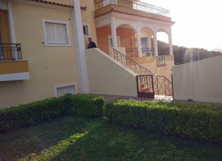 Relaxing Villa With Swimming Pool And Garden Agios Georgios  Bagian luar foto