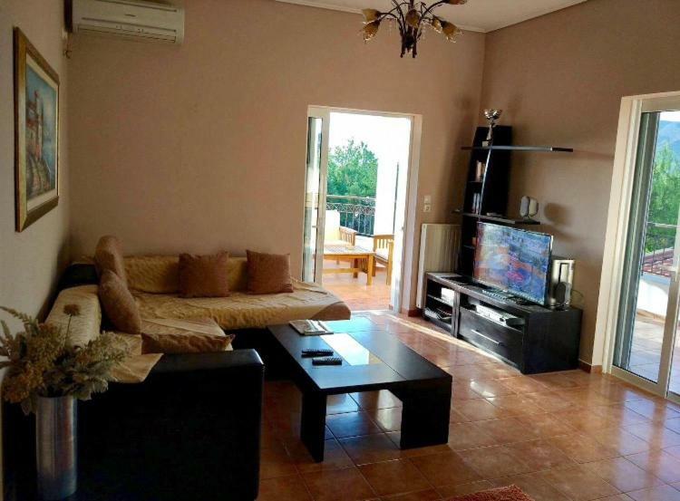 Relaxing Villa With Swimming Pool And Garden Agios Georgios  Bagian luar foto