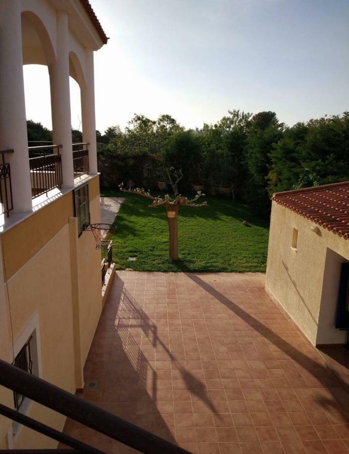 Relaxing Villa With Swimming Pool And Garden Agios Georgios  Bagian luar foto