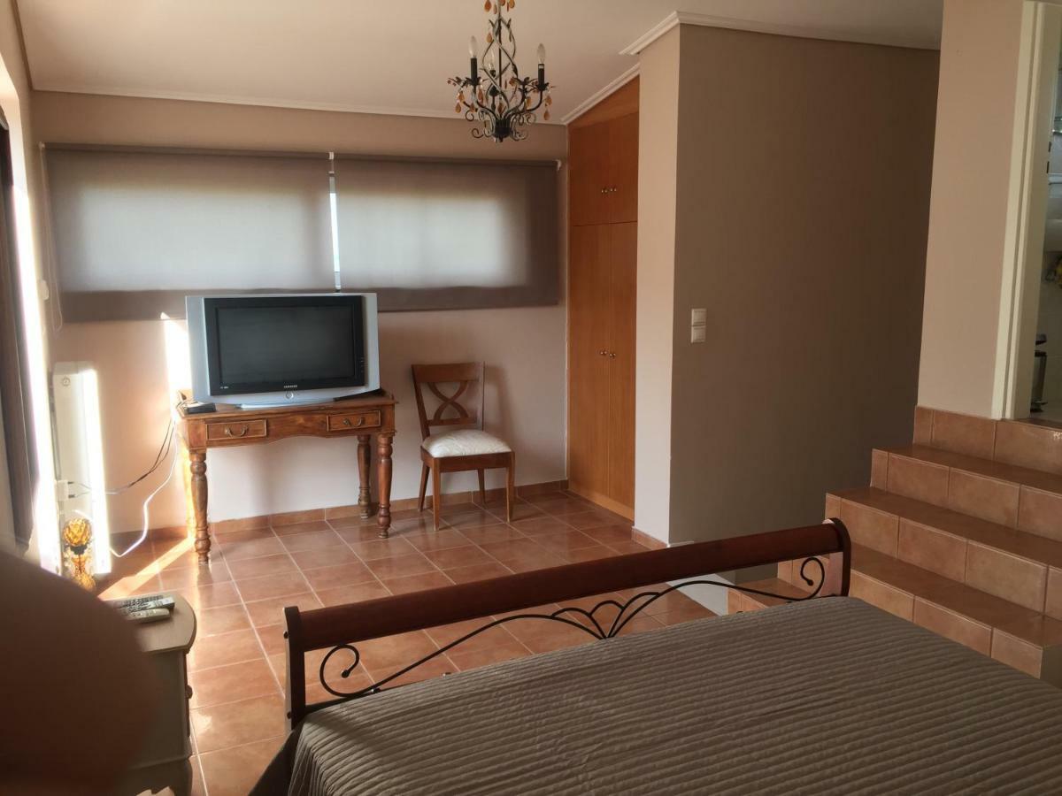 Relaxing Villa With Swimming Pool And Garden Agios Georgios  Bagian luar foto