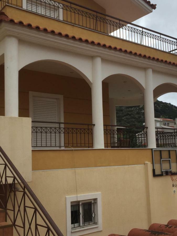 Relaxing Villa With Swimming Pool And Garden Agios Georgios  Bagian luar foto
