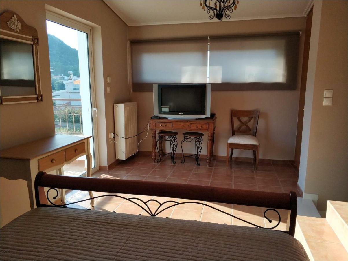 Relaxing Villa With Swimming Pool And Garden Agios Georgios  Bagian luar foto