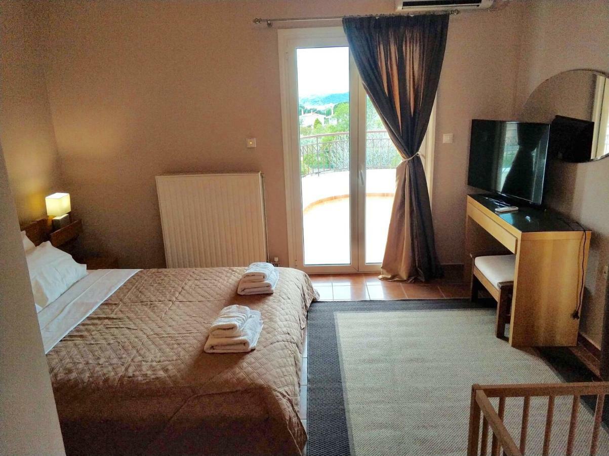 Relaxing Villa With Swimming Pool And Garden Agios Georgios  Bagian luar foto